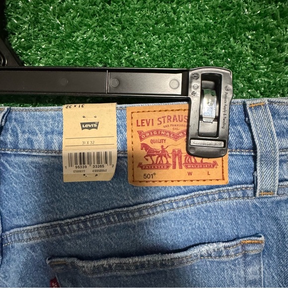 Light Blue Straight Jeans with Distressed Details levi 501 - Picture 6 of 6